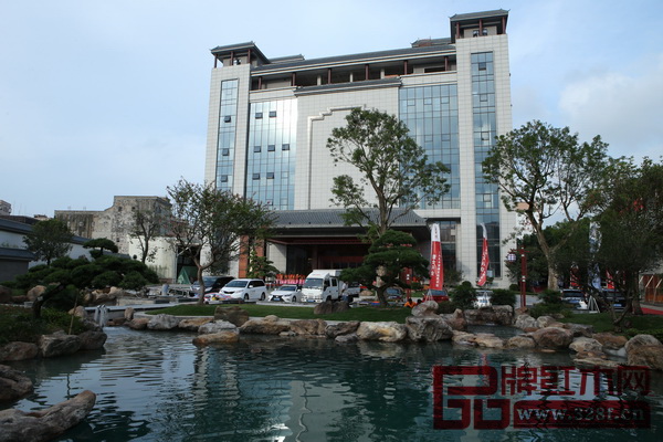 中國國壽紅木家居文化藝術(shù)館外景大氣雄偉