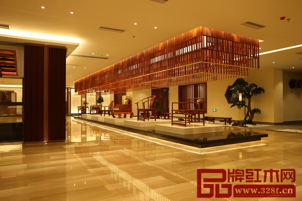 國(guó)壽紅木藝術(shù)館融合了中國(guó)傳統(tǒng)元素和現(xiàn)代元素
