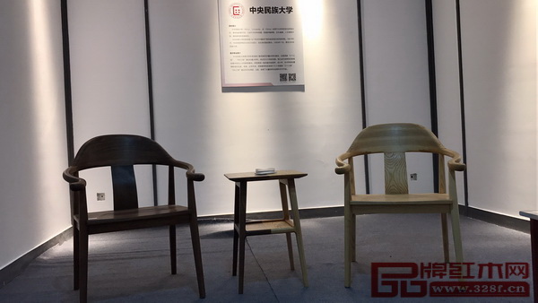 中央民族大學(xué)·黑白系列《現(xiàn)代中式圈椅》 中央民族大學(xué)·黑白系列《現(xiàn)代中式圈椅》