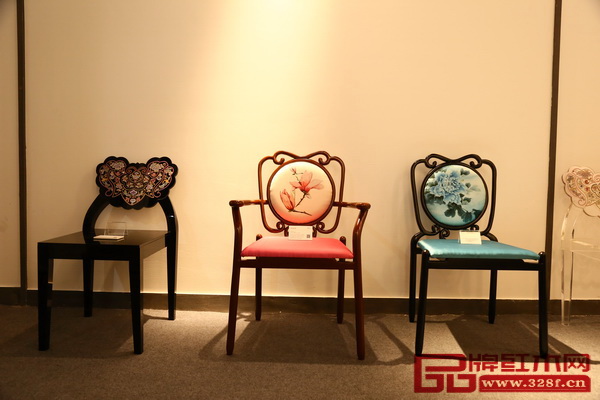 華南農(nóng)業(yè)大學(xué)·銀壓領(lǐng)椅(左)、新廣作小姐椅(中、右) 華南農(nóng)業(yè)大學(xué)·銀壓領(lǐng)椅(左)、新廣作小姐椅(中、右)