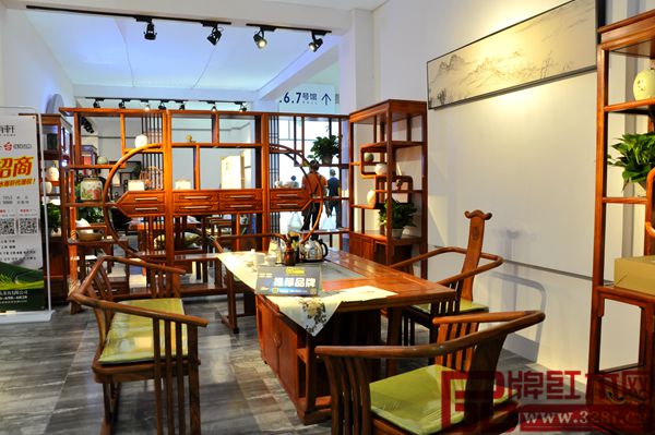 水雨軒東莞名家具展館《鳳軒茶臺(tái)》展示 水雨軒東莞名家具展館《鳳軒茶臺(tái)》展示