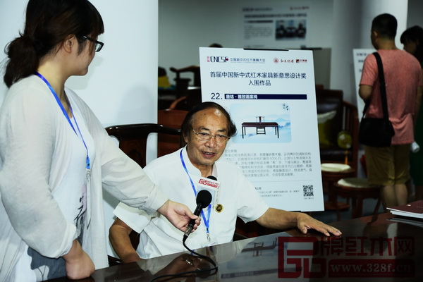 亞太地區(qū)手工藝大師馮文土現(xiàn)場(chǎng)點(diǎn)評(píng)唐結(jié)紅木《大紅酸枝·雅致畫(huà)案椅》 亞太地區(qū)手工藝大師馮文土現(xiàn)場(chǎng)點(diǎn)評(píng)唐結(jié)紅木《大紅酸枝·雅致畫(huà)案椅》