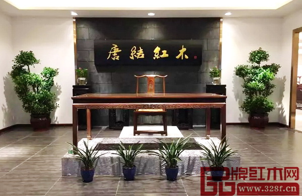 位于紅博城四層的唐結(jié)紅木展廳清新雅致,亦古亦今 位于紅博城四層的唐結(jié)紅木展廳清新雅致,亦古亦今