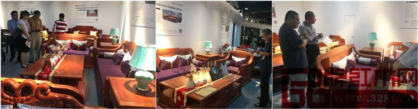 評審團專家來到經(jīng)典中式紅木家具評選區(qū)給進家富·圓夢沙發(fā)打分 評審團專家來到經(jīng)典中式紅木家具評選區(qū)給進家富·圓夢沙發(fā)打分