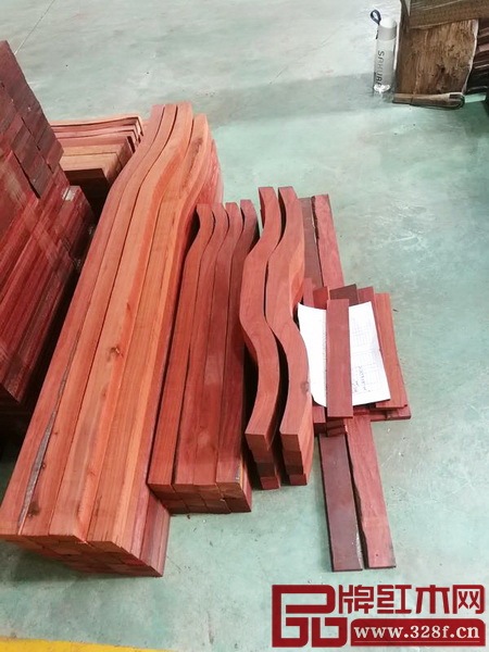 區(qū)氏臻品《四出頭官帽椅》開好的木料 區(qū)氏臻品《四出頭官帽椅》開好的木料