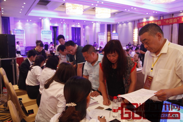 “中國韻”系列新品訂貨會現(xiàn)場火爆十足