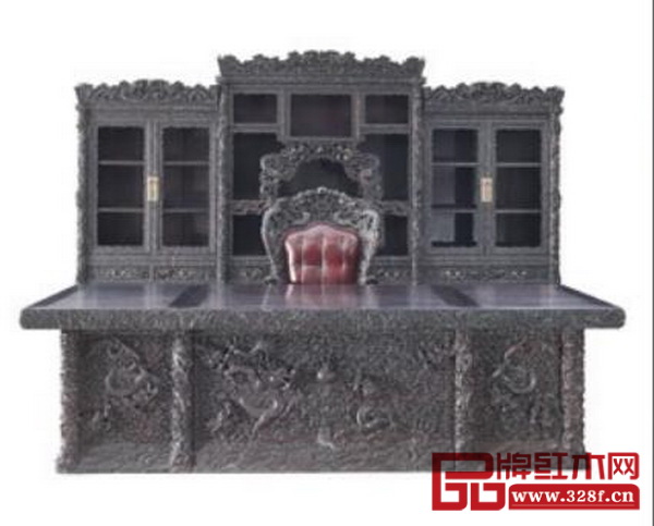 《泰和園皇家總裁系列之辦公書臺組合》在保持家具傳統(tǒng)美的基礎(chǔ)上,泰和園賦予中式家具時代精神 《泰和園皇家總裁系列之辦公書臺組合》在保持家具傳統(tǒng)美的基礎(chǔ)上,泰和園賦予中式家具時代精神