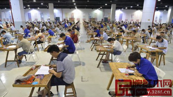 416名考生共同參加2017中國技能大賽全國家具(紅木雕刻)職業(yè)技能競賽浙江東陽賽區(qū)選拔賽理論考試 416名考生共同參加2017中國技能大賽全國家具(紅木雕刻)職業(yè)技能競賽浙江東陽賽區(qū)選拔賽理論考試