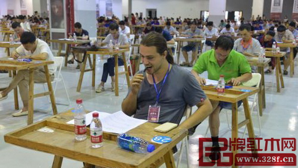 陸挺豐大師徒弟、法國(guó)小伙Guilhem也參加了此次理論考試 陸挺豐大師徒弟、法國(guó)小伙Guilhem也參加了此次理論考試