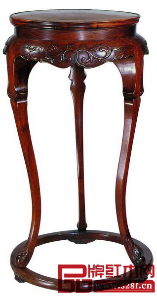 圖6 黃花梨三足香幾 面徑43.3厘米 高89.3厘米 上海博物館中國明清家具館 圖6 黃花梨三足香幾 面徑43.3厘米 高89.3厘米 上海博物館中國明清家具館