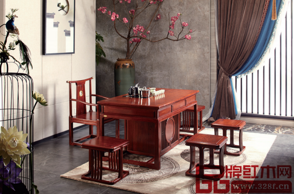 只有明確并實(shí)現(xiàn)每個(gè)使用語境對(duì)紅木家具的特殊要求，才能讓新中式紅木家具更多地進(jìn)入到不同領(lǐng)域（東方寶鼎供圖）