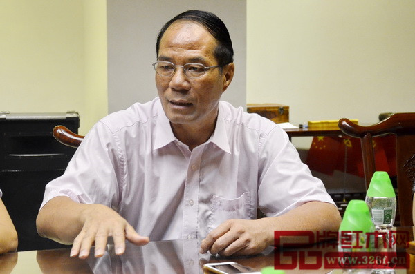 中山市科協(xié)調(diào)研員、中山市科協(xié)工作者協(xié)會(huì)理事長、中山市紅木古典家具學(xué)會(huì)名譽(yù)理事長蔡澤強(qiáng) 中山市科協(xié)調(diào)研員、中山市科協(xié)工作者協(xié)會(huì)理事長、中山市紅木古典家具學(xué)會(huì)名譽(yù)理事長蔡澤強(qiáng)