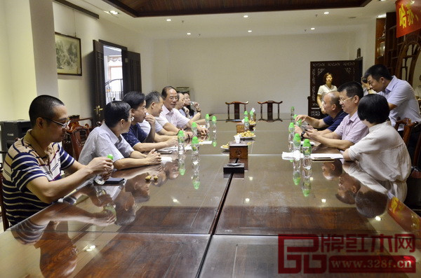 廣東省科協(xié)和中山市科協(xié)一行在大涌美術(shù)館召開現(xiàn)場座談會(huì) 廣東省科協(xié)和中山市科協(xié)一行在大涌美術(shù)館召開現(xiàn)場座談會(huì)