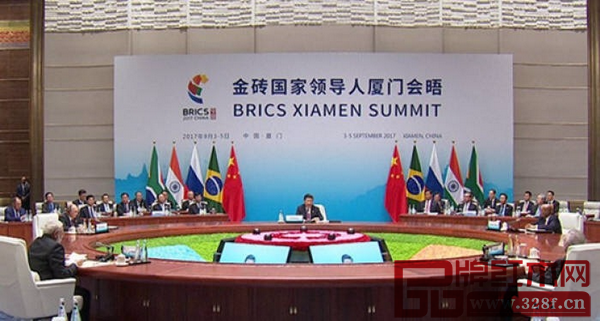 明堂紅木為金磚峰會(huì)打造的主會(huì)議桌 明堂紅木為金磚峰會(huì)打造的主會(huì)議桌