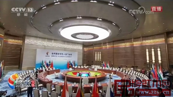 明堂紅木為金磚峰會(huì)打造的主會(huì)議桌 明堂紅木為金磚峰會(huì)打造的主會(huì)議桌