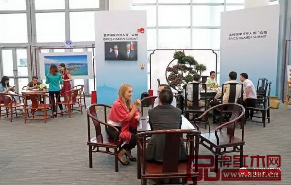 “仙作”紅木家具成為國際會議專用產(chǎn)品 “仙作”紅木家具成為國際會議專用產(chǎn)品