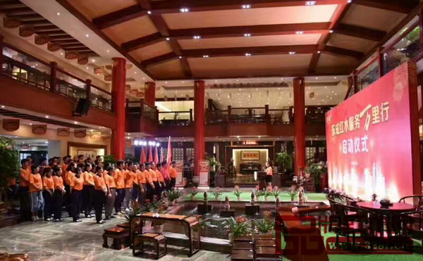 東成紅木“服務(wù)萬(wàn)里行”啟動(dòng)儀式在中山總部隆重召開(kāi) 東成紅木“服務(wù)萬(wàn)里行”啟動(dòng)儀式在中山總部隆重召開(kāi)