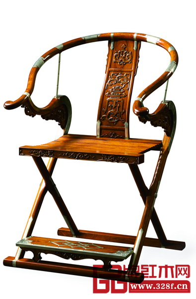 清式·雕螭龍捧壽紋交椅(區(qū)氏臻品供圖) 清式·雕螭龍捧壽紋交椅(區(qū)氏臻品供圖)