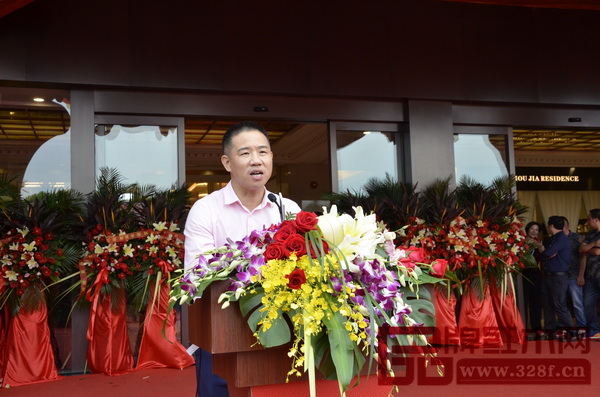 老周家居董事長周仲堅(jiān)在開業(yè)慶典上致辭 老周家居董事長周仲堅(jiān)在開業(yè)慶典上致辭