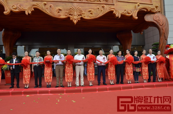 重要領(lǐng)導(dǎo)與專家共同為老周家居博覽館剪彩 重要領(lǐng)導(dǎo)與專家共同為老周家居博覽館剪彩