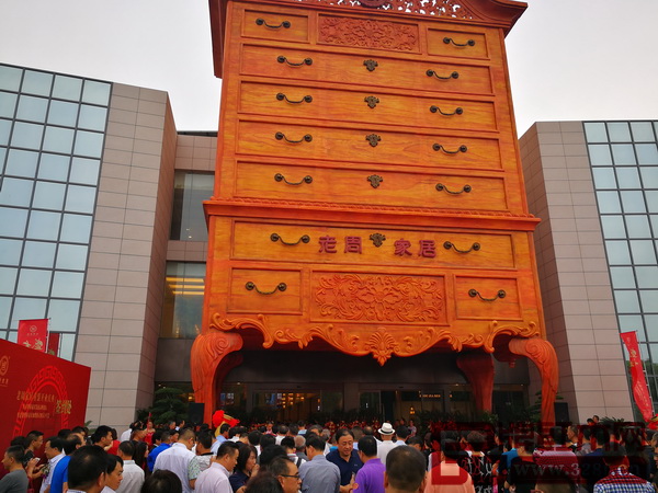 老周家居博覽館前鑼鼓喧天、鞭炮齊鳴、氣勢恢宏、熱鬧非凡 老周家居博覽館前鑼鼓喧天、鞭炮齊鳴、氣勢恢宏、熱鬧非凡