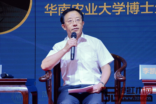 華南農(nóng)業(yè)大學博士生導師李凱夫指出,未來十年是定制類整體家居發(fā)展的高峰期 華南農(nóng)業(yè)大學博士生導師李凱夫指出,未來十年是定制類整體家居發(fā)展的高峰期