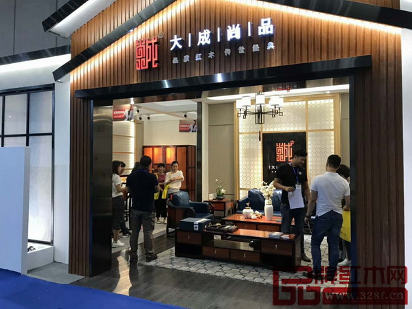 大成尚品展館內(nèi)人氣非凡 大成尚品展館內(nèi)人氣非凡