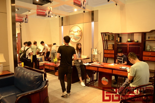 東陽大成尚品攜“承·韻”系列新品亮相時尚歐美/中式生活館（1號館），備受關(guān)注并獲得了一致好評