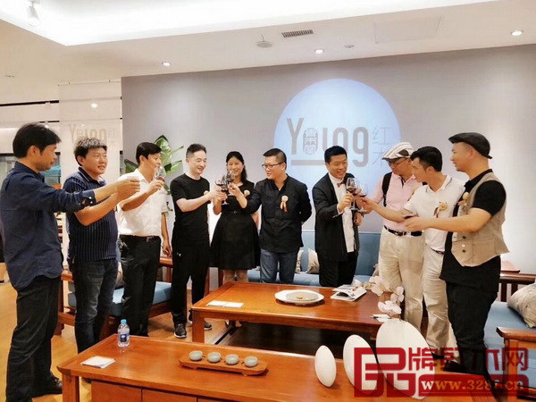 “寬宜”系列新品發(fā)布會后,嘉賓們相聚歡談,活動氣氛輕松愉快 “寬宜”系列新品發(fā)布會后,嘉賓們相聚歡談,活動氣氛輕松愉快