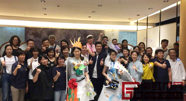 “寬宜”系列新品發(fā)布會后,嘉賓們相聚歡談,活動氣氛輕松愉快 “寬宜”系列新品發(fā)布會后,嘉賓們相聚歡談,活動氣氛輕松愉快