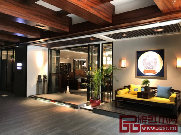 博大·日出江山在材質和色彩等方面有大膽和巧妙的嘗試和運用,力求為時尚舒適帶來更多的詮釋 博大·日出江山在材質和色彩等方面有大膽和巧妙的嘗試和運用,力求為時尚舒適帶來更多的詮釋