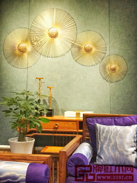 作為紅木家具的配角,軟裝搭配不能喧賓奪主,老周家居在這方面能夠自成一派 作為紅木家具的配角,軟裝搭配不能喧賓奪主,老周家居在這方面能夠自成一派