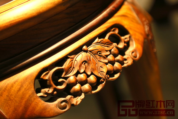 老周家居的將人們就是這樣,用雙手延續(xù)著紅木的精魂,用匠心傳承著凝聚百年的東方智慧 老周家居的將人們就是這樣,用雙手延續(xù)著紅木的精魂,用匠心傳承著凝聚百年的東方智慧