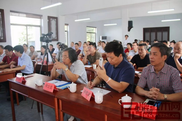 培訓(xùn)現(xiàn)場(chǎng)，學(xué)生們都在認(rèn)真聽老師授課