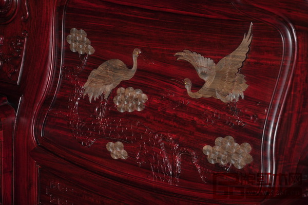 創(chuàng)輝紅木在產(chǎn)品研發(fā)過(guò)程中不僅注重款式的創(chuàng)新,亦追求工藝的精益求精 創(chuàng)輝紅木在產(chǎn)品研發(fā)過(guò)程中不僅注重款式的創(chuàng)新,亦追求工藝的精益求精