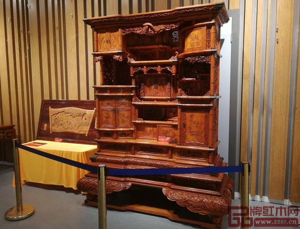 2017年江蘇(如東)“洋口港”杯工藝美術(shù)精品大賽參展作品《貴妃多寶圖》 2017年江蘇(如東)“洋口港”杯工藝美術(shù)精品大賽參展作品《貴妃多寶圖》