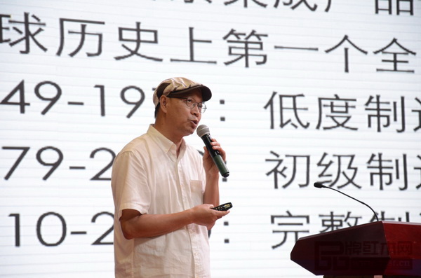 全聯(lián)藝術(shù)紅木家具專業(yè)委員會專家顧問、教育部《家具設(shè)計與制造》專業(yè)帶頭人彭亮強(qiáng)調(diào),紅木產(chǎn)業(yè)的人才發(fā)展模式分為“工匠型”、“創(chuàng)新型”、“營銷型”、“文化型”和“美學(xué)型” 全聯(lián)藝術(shù)紅木家具專業(yè)委員會專家顧問、教育部《家具設(shè)計與制造》專業(yè)帶頭人彭亮強(qiáng)調(diào),紅木產(chǎn)業(yè)的人才發(fā)展模式分為“工匠型”、“創(chuàng)新型”、“營銷型”、“文化型”和“美學(xué)型”