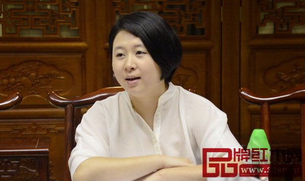 中山市紅木古典家具學(xué)會(huì)秘書長葛卉 中山市紅木古典家具學(xué)會(huì)秘書長葛卉