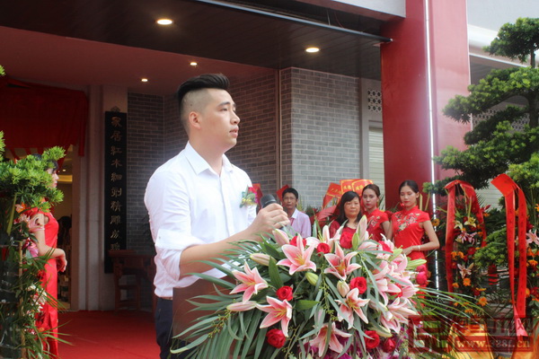 家寶紅木總經(jīng)理?xiàng)铊鳠樦罗o