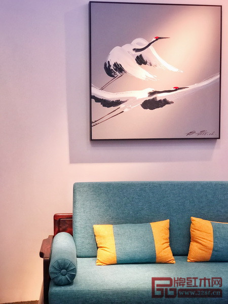 新中式使用尼加拉藍，優(yōu)雅氣質(zhì)油然而生