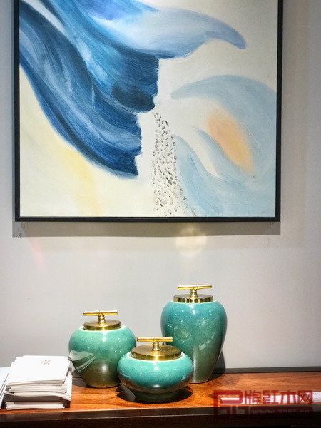 新中式使用尼加拉藍，優(yōu)雅氣質(zhì)油然而生