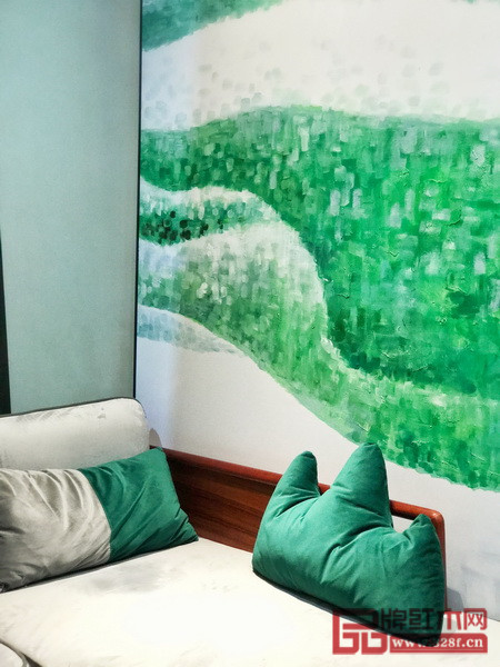 新中式軟裝中加上一抹草地綠帶來盎然新意