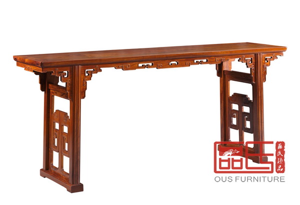 區(qū)氏臻品《黃花梨·云紋檔板平頭案》