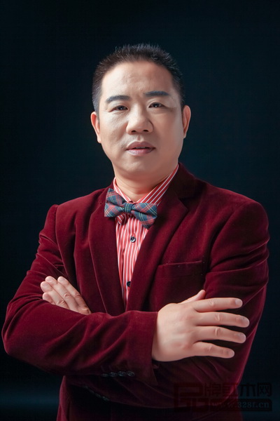 上海老周家居董事長周仲堅