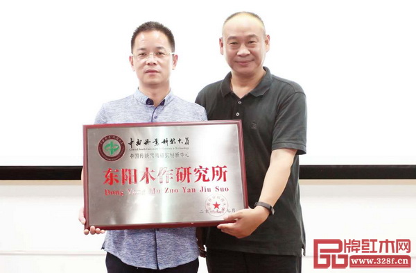 劉文金(右) 劉文金(右)