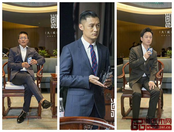 在休息室接受采訪的明星們