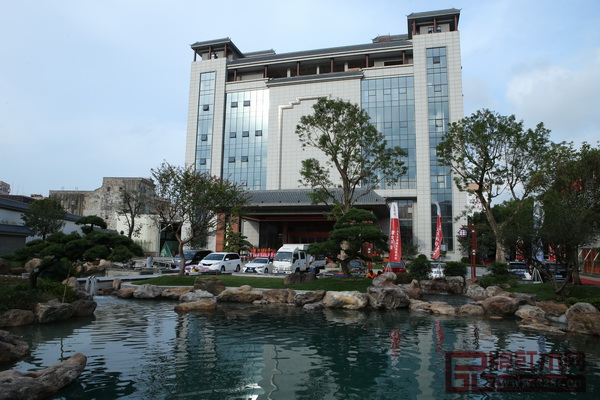 中國國壽紅木家居文化藝術(shù)館外景大氣雄偉 中國國壽紅木家居文化藝術(shù)館外景大氣雄偉