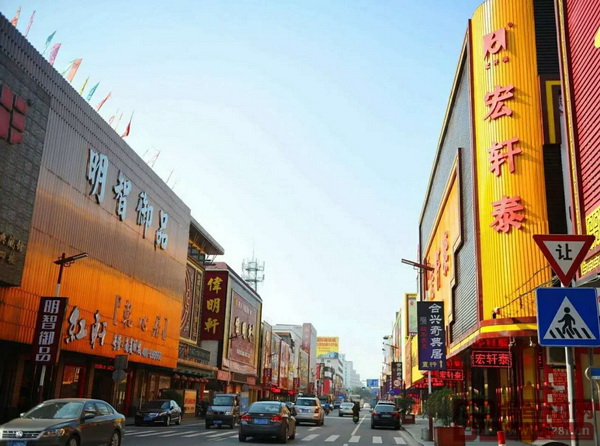 紅木家具企業(yè)林立的大涌紅木一條街