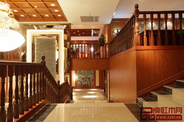 裝飾一新的地天泰藝術(shù)館重點(diǎn)打造了定制區(qū)域,通過展示真實感受產(chǎn)品 裝飾一新的地天泰藝術(shù)館重點(diǎn)打造了定制區(qū)域,通過展示真實感受產(chǎn)品