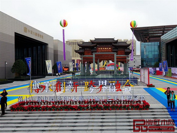 第十一屆中國(東陽)木雕竹編工藝美術博覽會現場 第十一屆中國(東陽)木雕竹編工藝美術博覽會現場